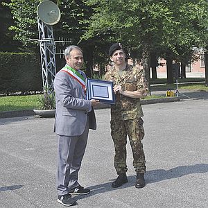 4° Raduno Amici della Caserma L. Pierobon consegna dei riconoscimenti tra le autorità